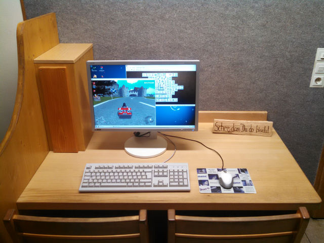 Computerecke mit Internetrechner