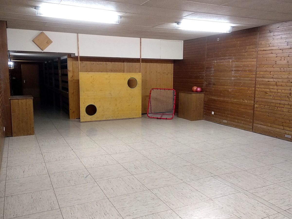 Ballspielraum mit Torwand und Tornetz